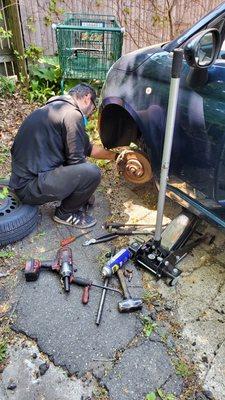 Changing the brakes and rotors on Fiat 500