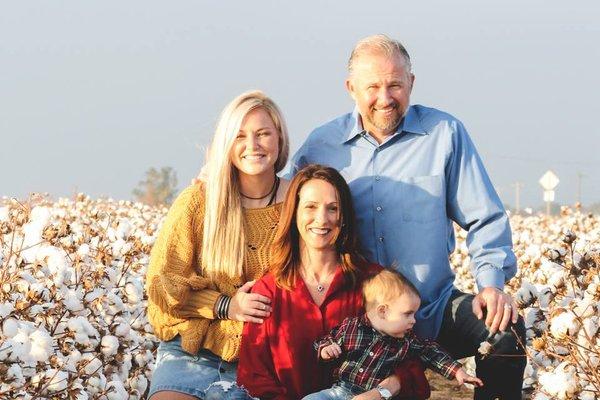 Family picture in a cotton field smh