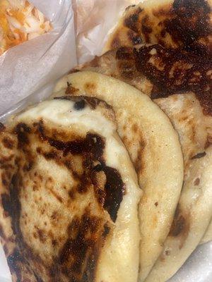 Frijoles y Queso Pupusa  Pollo y Queso Pupusa