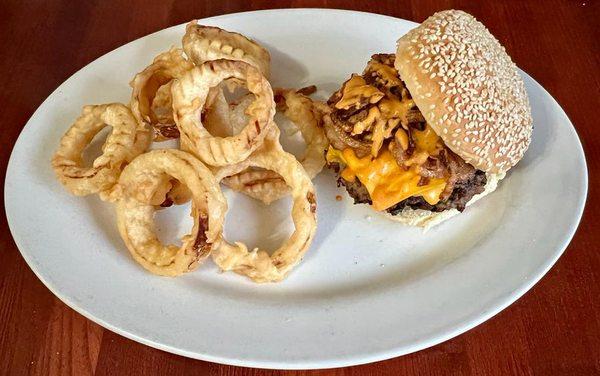 American Berger with onions rings