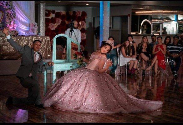 We do unique dances and create the magic for your especial Day