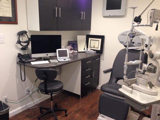 Exam room: very clean & organized