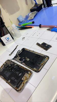 We fix water damage phones and data recovery !