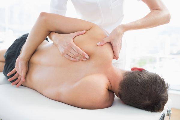 massage to shoulder blade