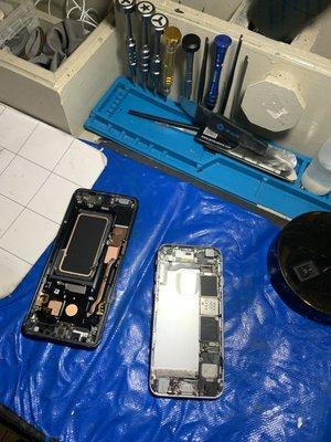 United Cellular Fixes Phones Screens , ipads , battery , Soldering, water damaged , Etc.