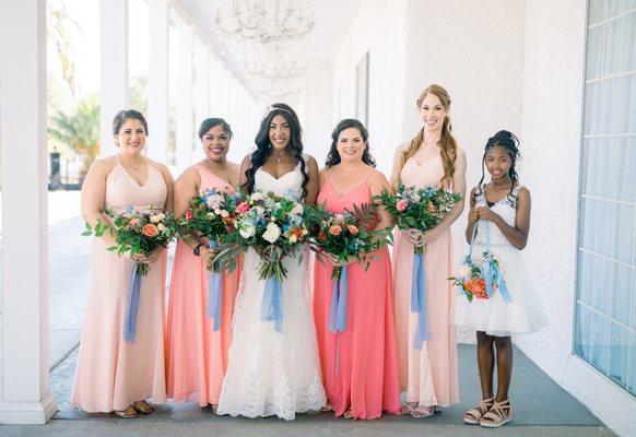 The sweetest GA peach and all her gal pal Bridesmaids for a peach wedding delight