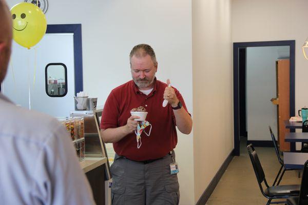 Gardner Mayor Steve Shute approves of his ice cream selection with a thumbs up!