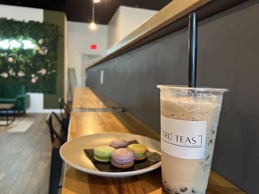 Earl Grey/lavender boba smoothie + macarons (taro, green tea, mango, butterfly pea tea)