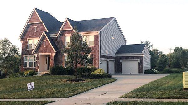 Beautiful Roof by: Cardinal Home Improvements, LLC