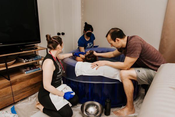 Jeannie and Amanda supporting the active labor stage in the tub. Best team ever!