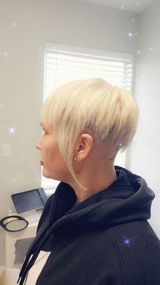 Short cut with Platinum blonde