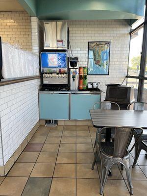 Clean Fountain drink area. I was jazzed they offered Horchata as well.