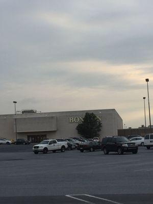 Bon Ton of Harrisburg -- Colonial Park Mall : 4600 Jonestown Road / Route 22, Harrisburg             Storefront