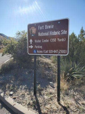 Sign pointing to visitor's center