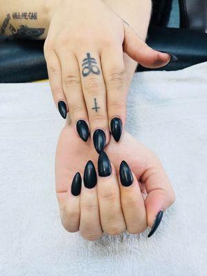 we are loving this style of nails! so simple and gorgeous