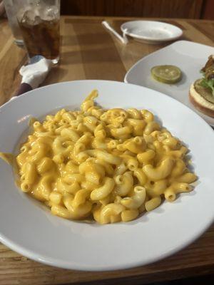 Side portion of mac n cheese