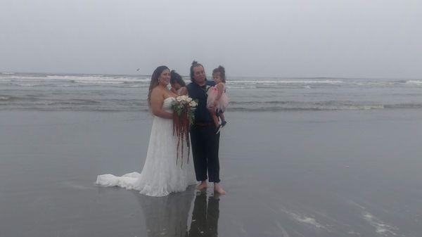 Bride and groom posing with kids after the wedding
 #ShortAndSweetCeremonies