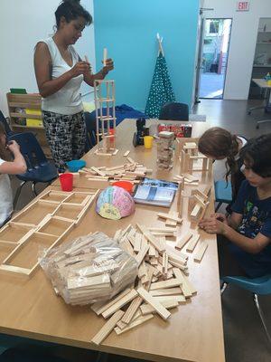 STEM: Building with wooden blocks