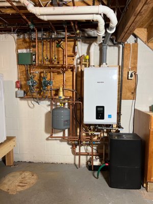 Glorious combi boiler and organized nest of pipe work. Nothing like instant hot water when it's freezing out.