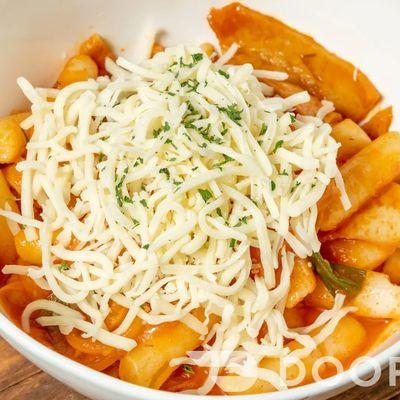 Ddeokbokki with mozzarella cheese