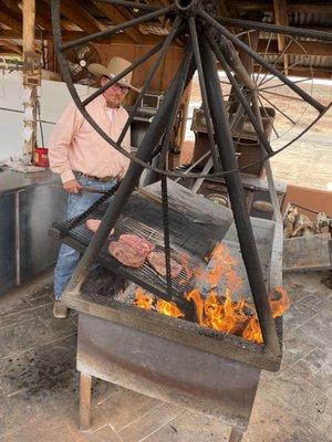 Hank is cookin it up.   Beans, small salad and cut o' cow.  It's not complicated.