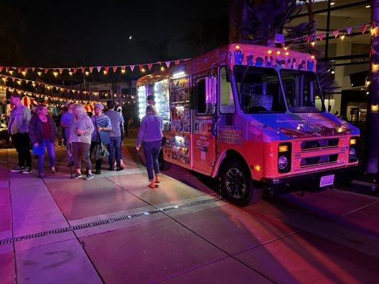 Barney's ice cream , night time party at Pacific University in San Dimas wonderful event , happy to serve students and friends.