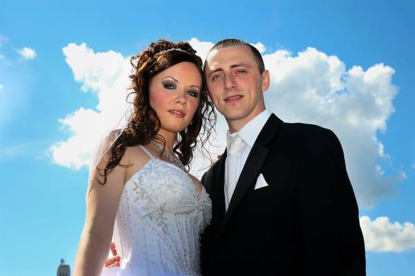 Bride & Groom by Brooklyn Bridge by EuroPerfection Studios