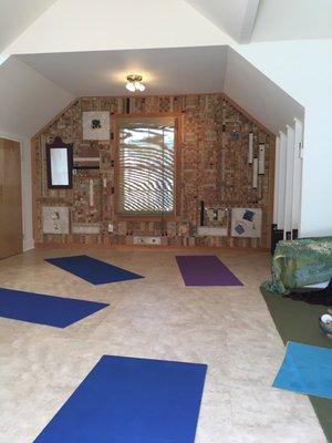 Personal, small classes creating an atmosphere for body work and meditation. Great music!