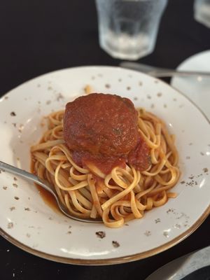 Kids pasta with meatballs