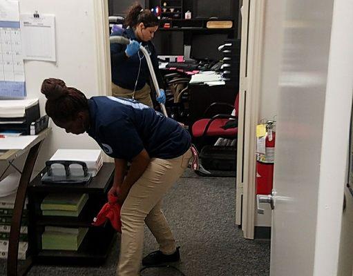 The Klean Klub offers affordable flat-rate office cleaning in Houston, Galveston, Pearland, Sugarland, The Woodlands, Klein,and Passedena