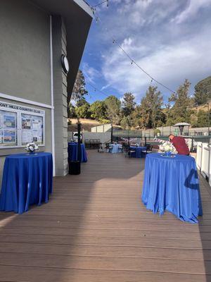 Indulge in cocktails with a view at our sunny patio overlooking the picturesque hills. Perfect for soaking up the sun and savoring drinks!