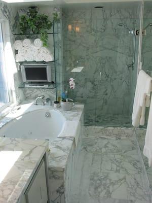 Spectacular Calcatta Marble Bath