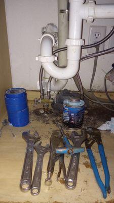 Under sink valve repair