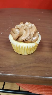 Vanilla Cupcake with Chocolate Mousse Frosting