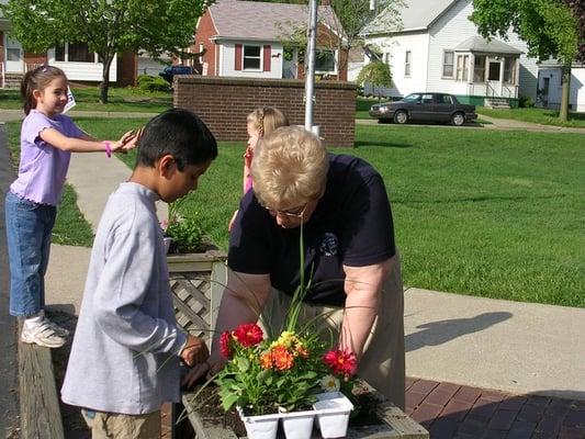 Dearborn Clean up Day;
First Graders with Mrs. Duck, First Grade teacher.