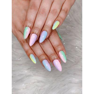 Pastel ombré #nails #explorepage #nailart #nail #inspire #manicure #glitter #nailstagram #gelnails