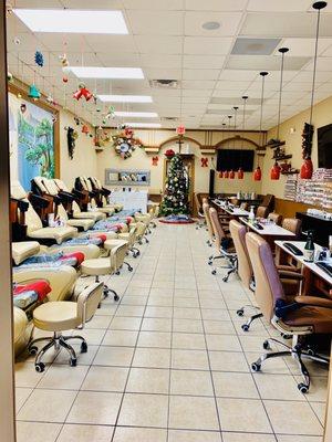 Very spacious and clean! I love this nail salon!