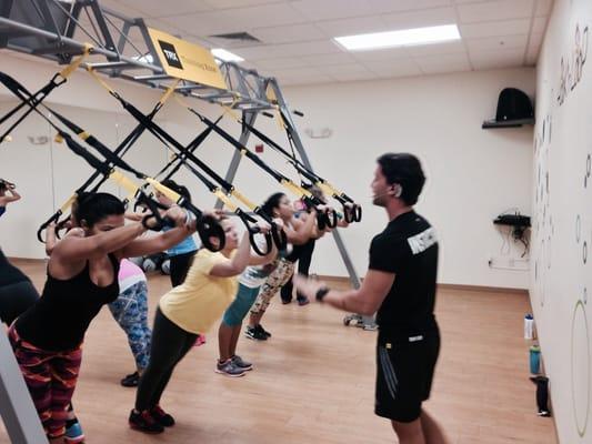 TRX Class !! 3 salones con diferentes clases en cada uno excelente entrenadores !!