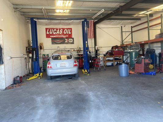 Auto repair bay