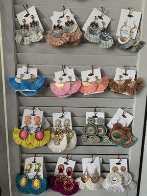 Earring wall