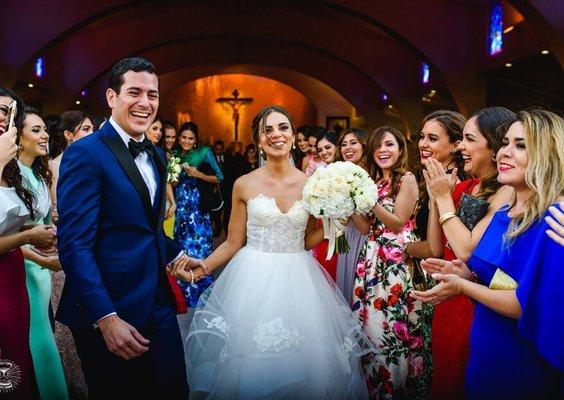 las bodas un placer que se vive una vez o dos o tres felicidades a los novios !!