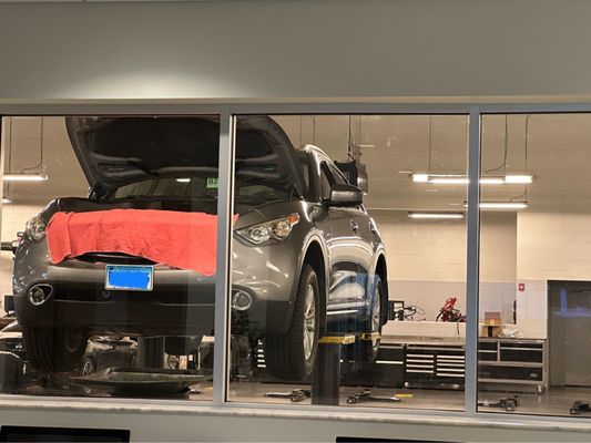 Sanford Infiniti: QX70 service in progress.