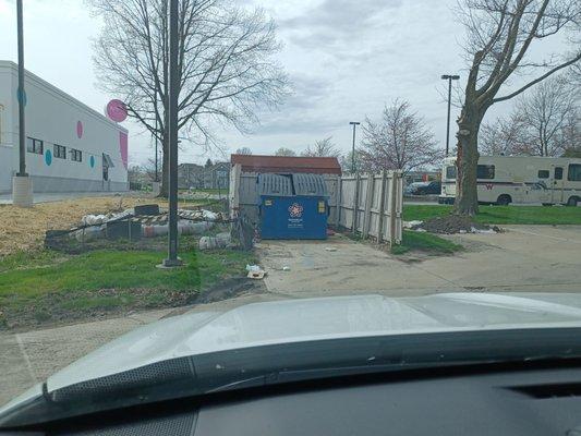 Piles of garbage and trash blowing around the facility