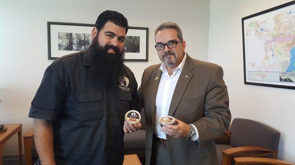 Mayor Alvarez declares Niaddi Flan The Best in Orlando & best he's ever had!