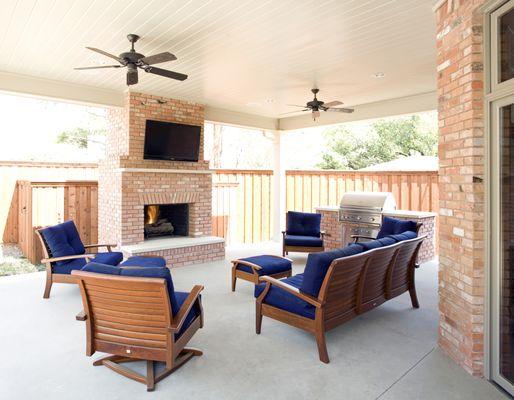 Custom outdoor living space completed by Kasper Custom Home Remodeling.