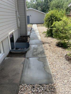 3 feet concrete sidewalk