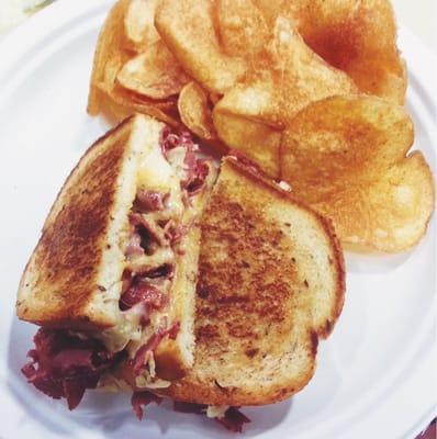 Reuben with house chips