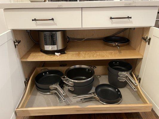 Pull out drawers on all lower cabinets (Jose's idea and I love it!)