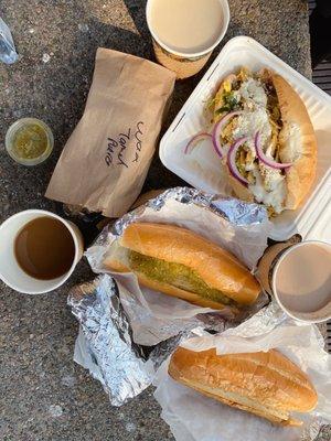 torta de chilaquiles, tortas de tamal. Champurrado de galleta, coffee