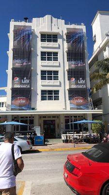 Cleavelander Hotel, setting up  signs for 2020 Super Bowl